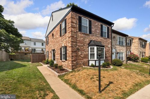 15570 Traverser Ct, Woodbridge, VA 22193-1008
