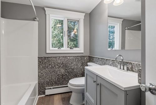 1 James St, Derry NH  03038-4525 exterior