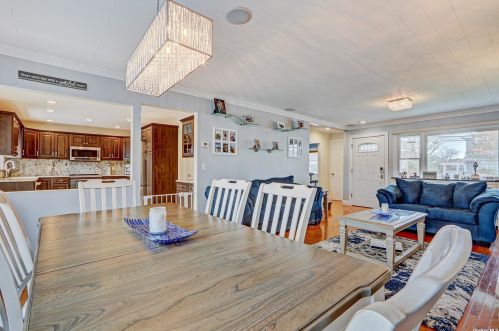 95 Midway St, Babylon NY  11702-4311 exterior