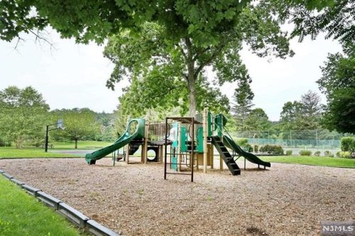 3402 Rio Vista Dr, Mahwah NJ  07430-4005 exterior