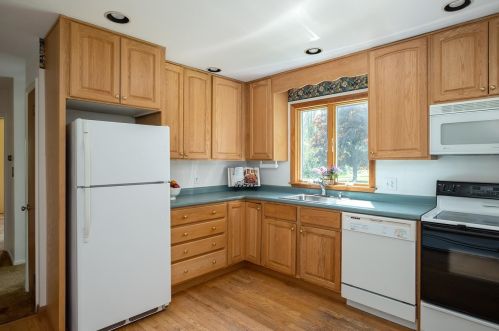 26 Hobbs Rd, North Hampton, NH 03862-2119