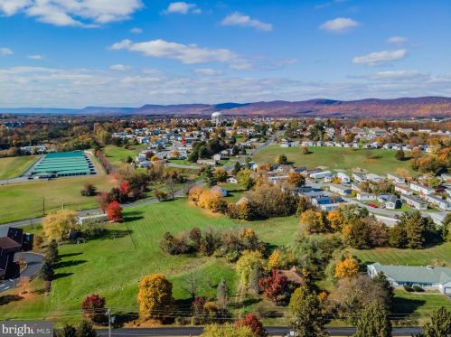 81 Cranes Gap Rd, Carlisle, PA 17013-9687