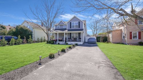 62 Rollstone Ave, West Sayville, NY 11796-1305