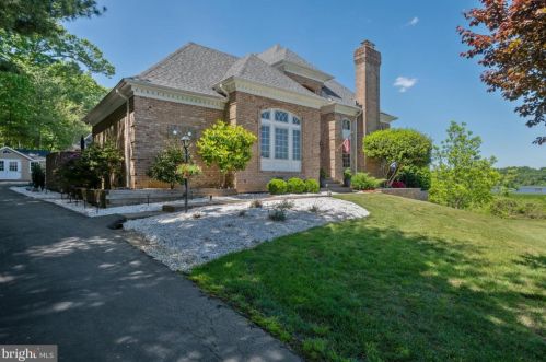 18494 Running Pine Ct, Triangle VA  22172-1424 exterior