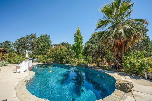 3065 Hendricks Rd, Lakeport, CA 95453-9415