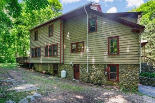 307 Berkshire Rd, Sandy Hook CT  06482-1511 exterior