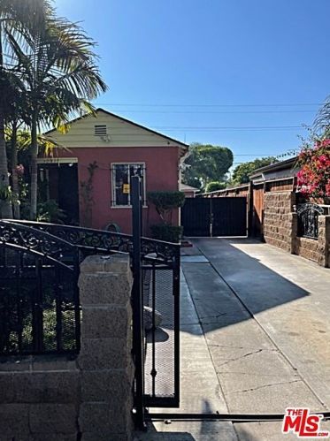 10515 Montara Ave, South Gate CA  90280-5614 exterior