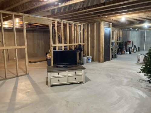 907 Lotus Trl, Menasha WI  54952-8852 exterior