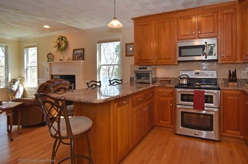 44 Boulevard Ave, Lincoln RI  02865-2108 exterior