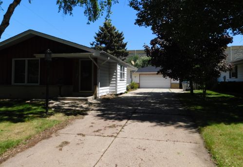 5118 18th St, Milwaukee, WI 53221-3502