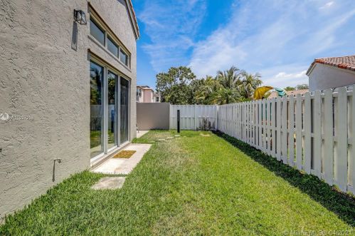 15726 16 Ct, Hollywood FL 33026-0509 exterior