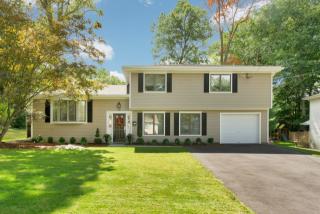 60 Fawn Dr, Stamford CT  06905-2721 exterior