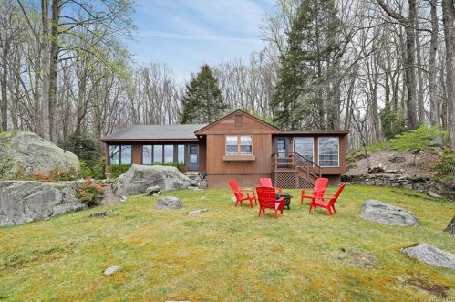 20 Mallard Lake Rd, Scotts Corners, NY 10576-2019