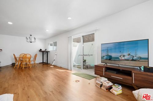 327 Madison Way, Glendale CA  91205-3340 exterior