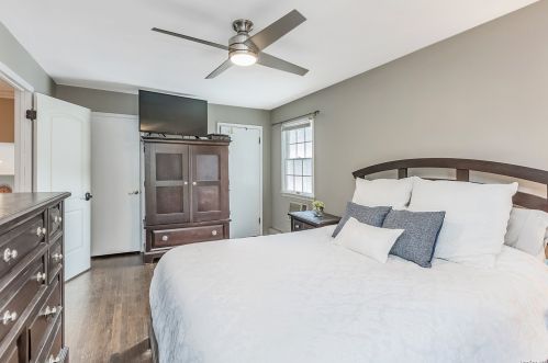 6 Stuart Ct, Huntington Station NY  11746-4237 exterior