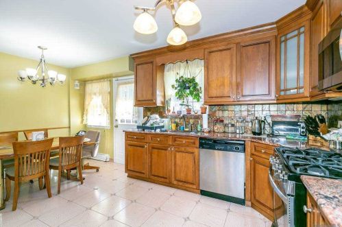 69 Walter Ave, Hicksville NY  11801-5354 exterior
