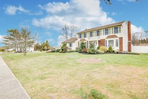 15 William Ln, Tinton Falls, NJ 07712-3731