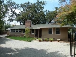 3725 Circle Dr, Fresno, CA 93704-4758
