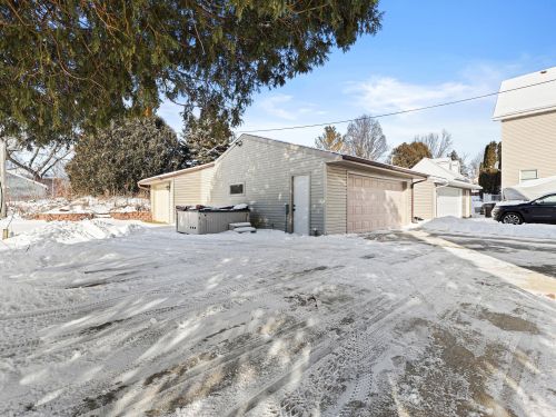 47 Russell Dr, Random Lake WI  53075-1770 exterior