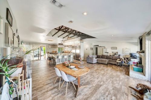 15841 Silver Star Ln, Santa Clarita, CA 91387-4028