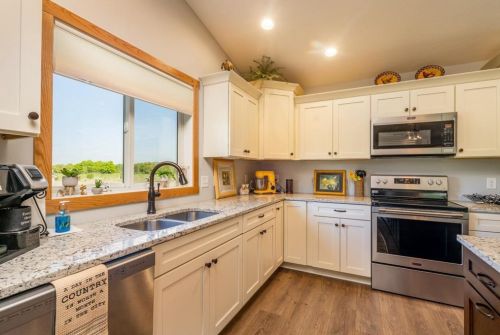 648 Kreekview Dr, East Farmington WI  54020-5860 exterior