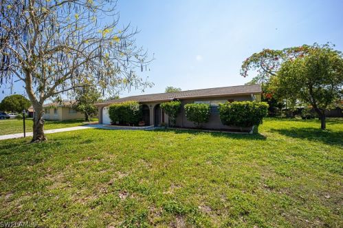 112 Contee Dr, Lehigh Acres, FL 33936-5938
