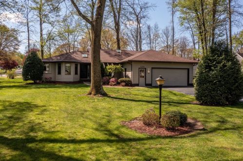 131 Woodshire Rd, Greenville, PA 16125-1241