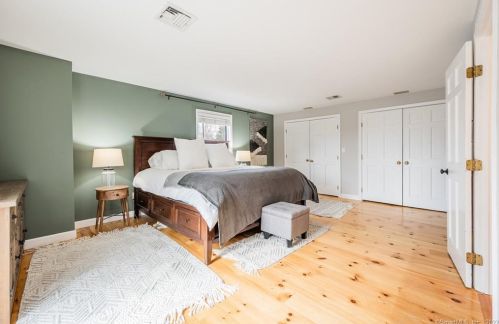 2 Katherine Rd, Lyme CT  06371-1620 exterior