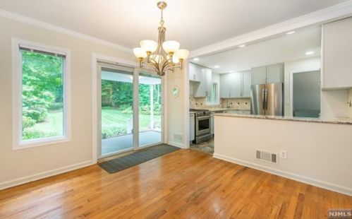 108 Monroe St, Ridgewood NJ  07450-3019 exterior