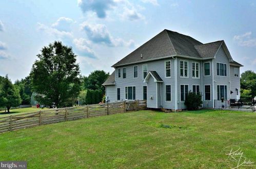 320 Stephen Ct, Charles Town WV  25414-4126 exterior