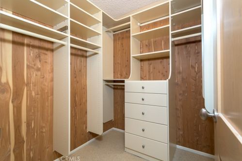 2755 Valle Vista Dr, Glendale CA  91206-4720 exterior