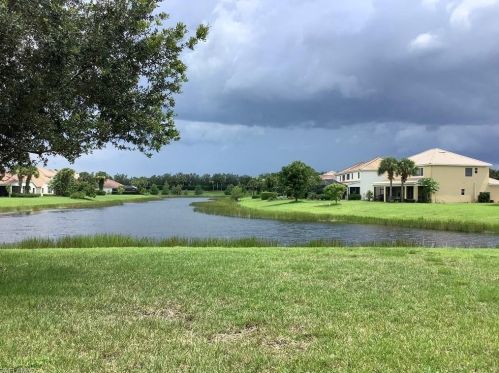 1998 Fairmont Ln, Naples, FL 34120-4571