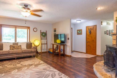 18 Krepps Rd, Xenia, OH 45385-9703