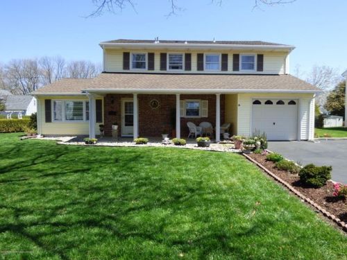 4 Violante Ct, Tinton Falls, NJ 07724-3438