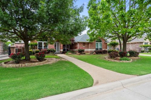 13829 Riviera Dr, Burleson, TX 76028-3273