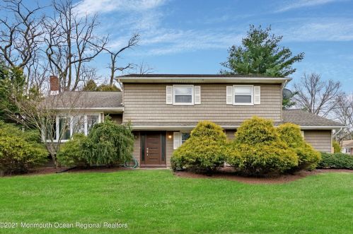 7 Dickinson Ln, Morganville, NJ 07751-1506