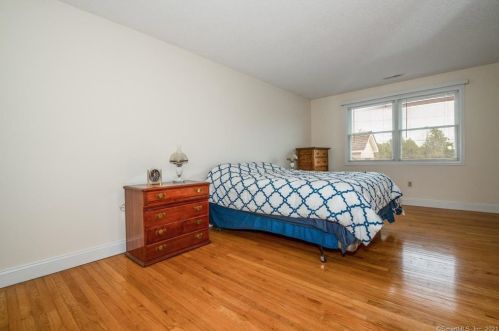 11 High Mdw Rd, Huntington CT 06484-3475 exterior