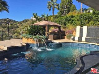 2093 Mount Olympus Dr, Los Angeles CA  90046-2040 exterior