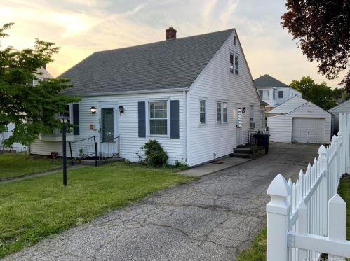 45 Concord St, Bridgeport, CT 06610-1706