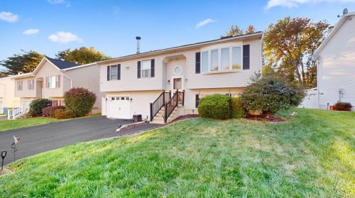 53 Laurie Pl, Waterbury, CT 06704-6101