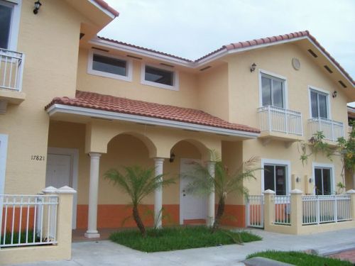 17827 74th Ct, Hialeah, FL 33015-8441