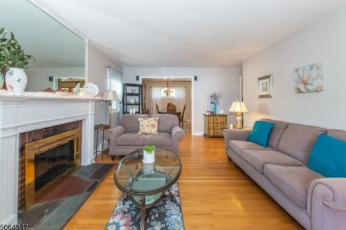 482 Chestnut St, Nutley, NJ 07110-2110