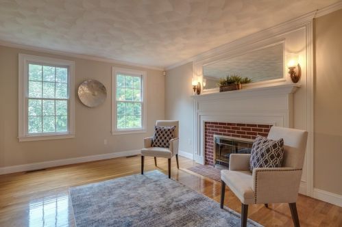 37 Chestnut St, North Andover MA  01845-5211 exterior