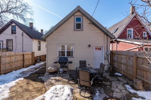 2526 Bartlett Ave, Milwaukee WI 53211-3952 exterior