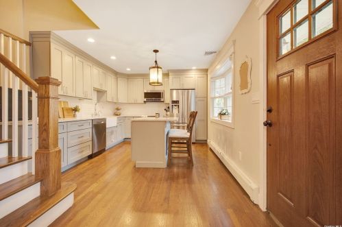 429 Hillside Ave, West Sayville NY  11796-1205 exterior