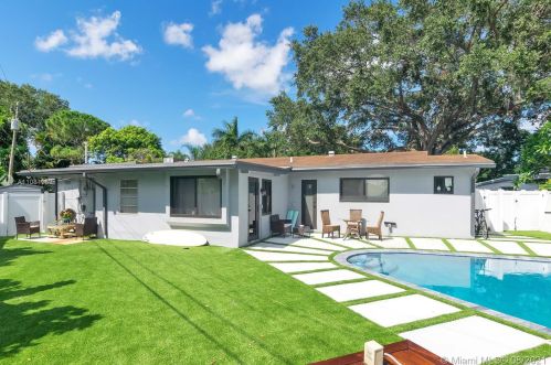 1961 56th Way, Hollywood FL  33021-3813 exterior