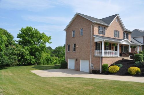 324 Thornwood Dr, Pittsburgh, PA 15239-2053