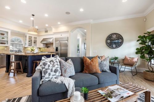 5250 Appian Way, Long Beach CA  90803-1901 exterior