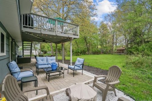 32 Mayer Dr, Airmont NY  10901-3729 exterior