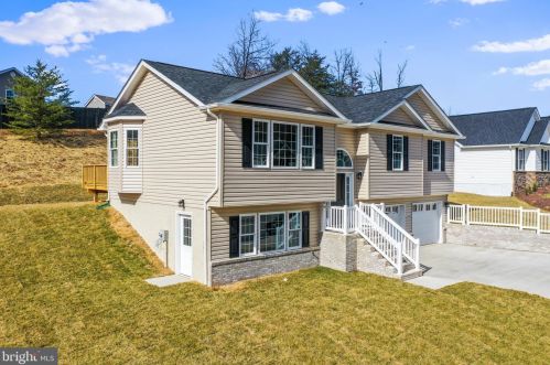 1198 Happy Ridge Dr, Front Royal VA  22630-5302 exterior